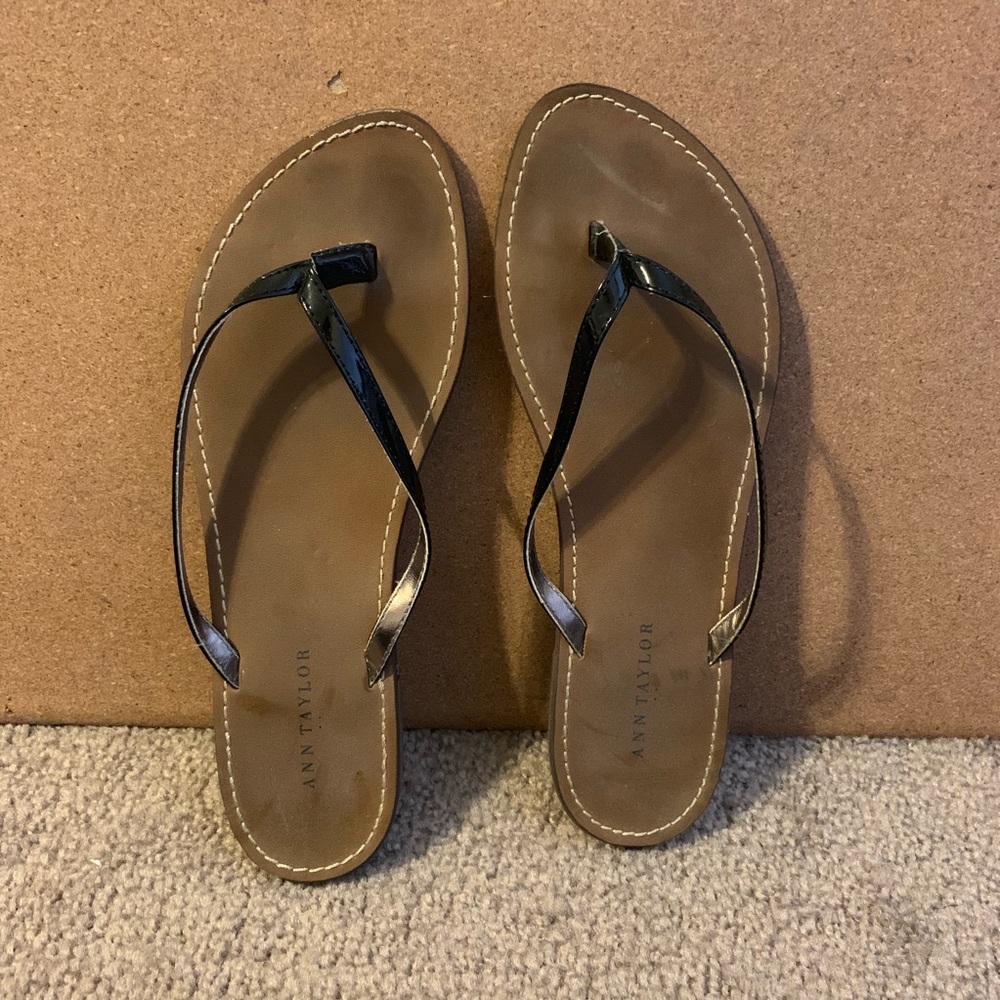 ANN TAYLOR flip flop sandals